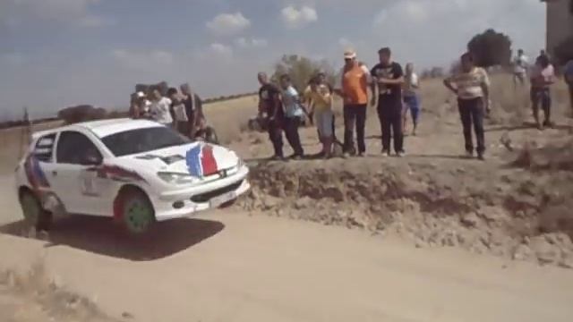 Rally Navalcarnero 2012 INCREIBLE SALTO PEUGEOT 206 // RALLY JUMP PEUGEOT 206 смотреть онлайн