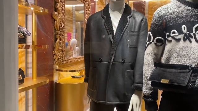 Рим Самые креативные и красивые витрины Valentino D&G Dior смотреть онлайн