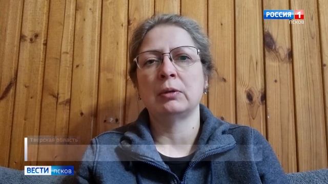 Фасолинка и Горошинка. Медвежата, найденные в Локнянском районе, начали есть и вставать на лапы смотреть онлайн