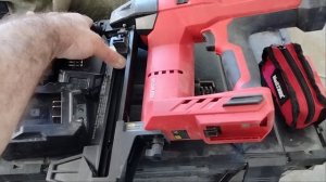 Аккумуляторный гвоздезабивной  пистолет Nail Task. Плюсы и минусы.