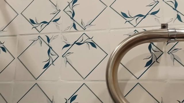 Золотой унитаз, санузел немного преобразился. смотреть онлайн