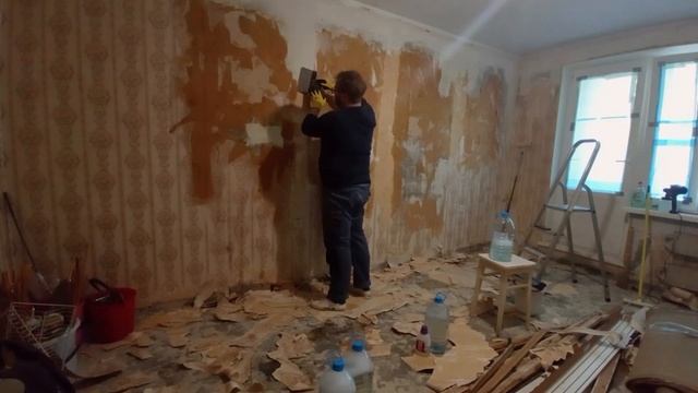 Ремонт в панельке. День второй: Снимаем обои, чистим комнату