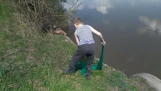 ловим на самодельную кастинговую сеть (2 часть). смотреть онлайн