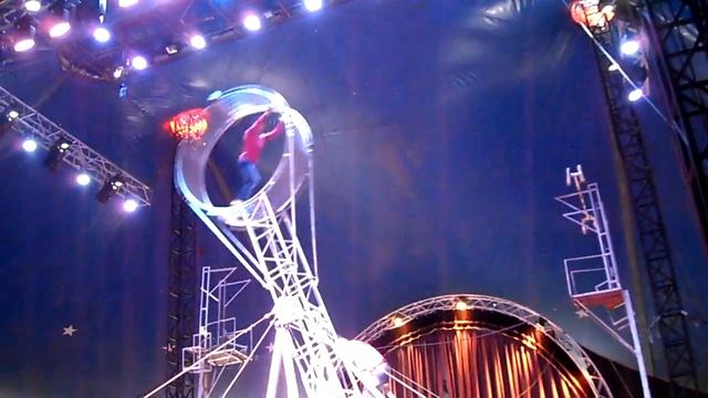 Цирк шапито Демидовых Колесо смерти в Кемерово смотреть онлайн