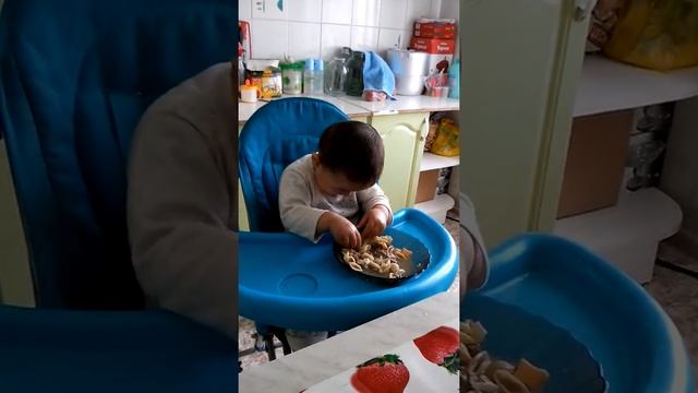 Прикольный малыш или как правильно мыть голову))) смотреть онлайн