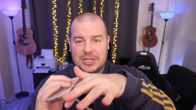 Galaxy Z Fold 4 doesn't fold flat anymore смотреть онлайн