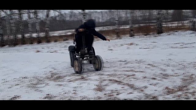 Дрифт на самодельном тракторе из мотоблока Нева. Перевернулся, наисполнялся. Ильгиз Шамратов. смотреть онлайн