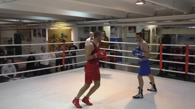Парни на эмоциях. Первый бой в карьере! смотреть онлайн