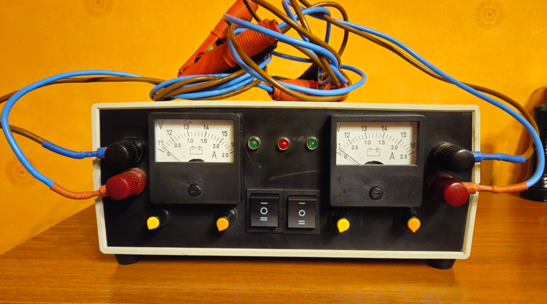 Как работает двойное импульсное зарядное устройство для АКБ на TL494 по методу Кабанова. смотреть онлайн