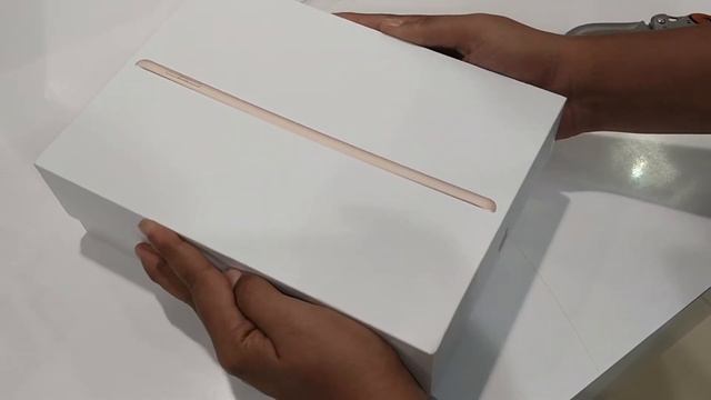 iPad 5th Generation (2017) | UNBOXING | should you buy in 2018? смотреть онлайн
