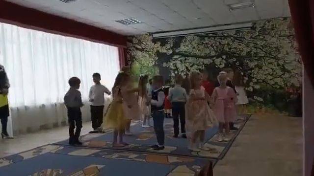 Фрагмент праздника "8 марта-женский день" смотреть онлайн