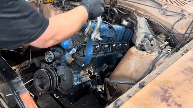 1973 Ford Maverick Engine Removal смотреть онлайн