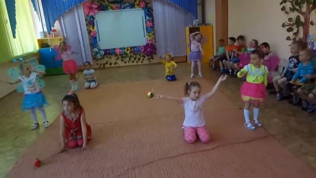 Репетиция номера Бабочек и Цветочков смотреть онлайн