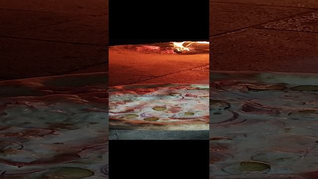 Пицца Мясная в дровяной печи. смотреть онлайн