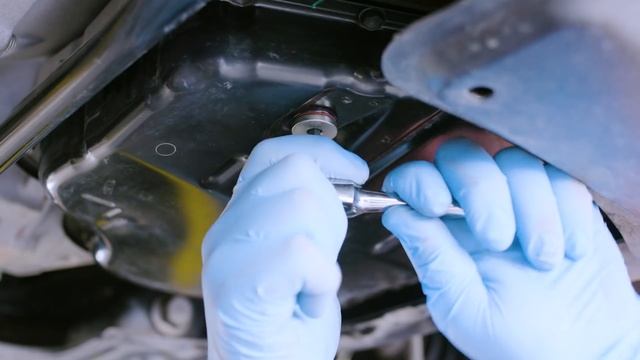 How to perform a CVT Transmission change at home Nulon Ezy-Squeeze смотреть онлайн