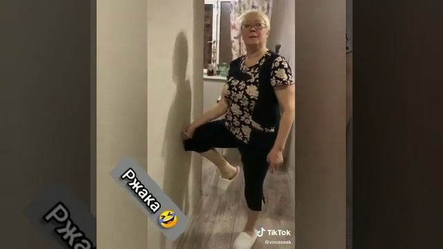 Во мужыки гляньте как собаки ссут ??? смотреть онлайн