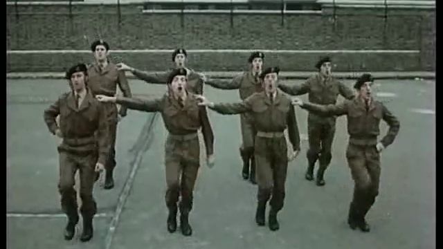 Monty Python Tuntenparade смотреть онлайн