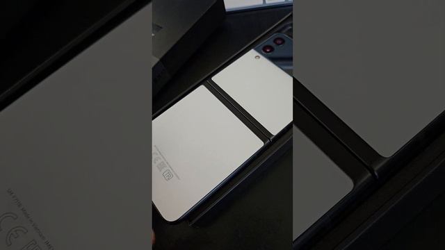 ПРИШЛО ВРЕМЯ РАССТАВАТЬСЯ СЛ СВОИМ SAMSUNG ZFLIP3 смотреть онлайн