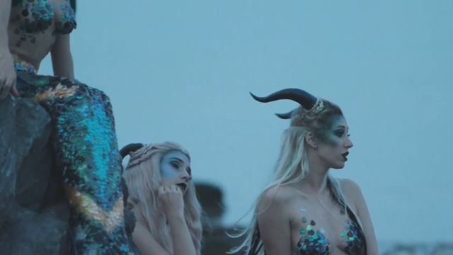 Dark Sirens on the beach - Halloween Mermaids | Sirènes d'Halloween смотреть онлайн