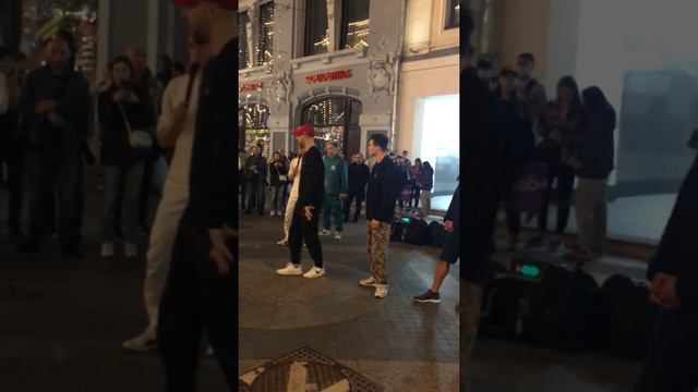 Украинцы дали жару в центре Москвы смотреть онлайн