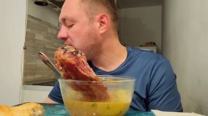 МУКБАНГ. ОБЖОР. ГОРОХОВЫЙ СУП С КОПЧЕНЫМИ РЁБРАМИ.