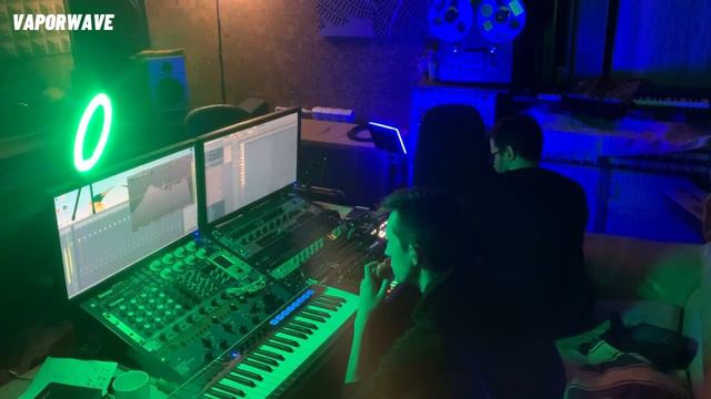 ПРОБУЕМ СДЕЛАТЬ JERSEY CLUB / ДЖЕРСИ КЛАБ, ДРИЛЛ, ТЕХНО и Другие Биты в FL Studio УГАРАЕМ НА СТУДИИ смотреть онлайн