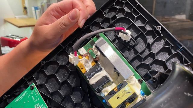 Teardown Marshall Woburn III (3) NEW SPEAKER | Vua2hand Inside смотреть онлайн