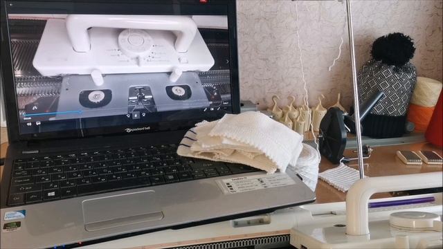 Обзор видео ОБУЧЕНИЕ ДЛЯ НАЧИНАЮЩИХ вязанию на вязальной машине Silver Reed sk 840 srp 60n смотреть онлайн
