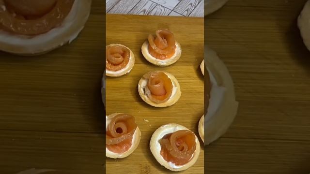 Праздничная закуска ///Тарталетки с красной рыбой !!! смотреть онлайн