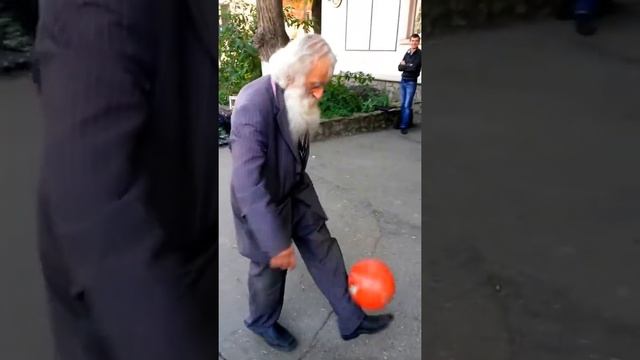 ЧЕКАНКА МЯЧА ОТ ЧЕТКОГО ДЕДУЛИ!!! КАК ПРАВИЛЬНО ЧЕКАНИТЬ МЯЧ смотреть онлайн