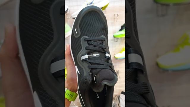 Nike React Miler - Độ hoàn thiện gần như tốt nhất trong phân khúc giày chạy hằng ngày смотреть онлайн