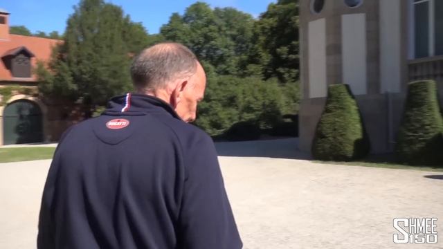 THIS is the Bugatti Chiron Super Sport 300+ That Broke 300mph! смотреть онлайн