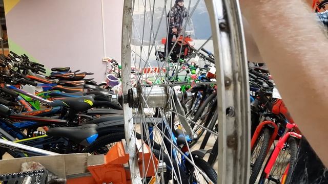 Замена сломанных спиц на колесе велосипеда Stels Navigator 340 Lady смотреть онлайн