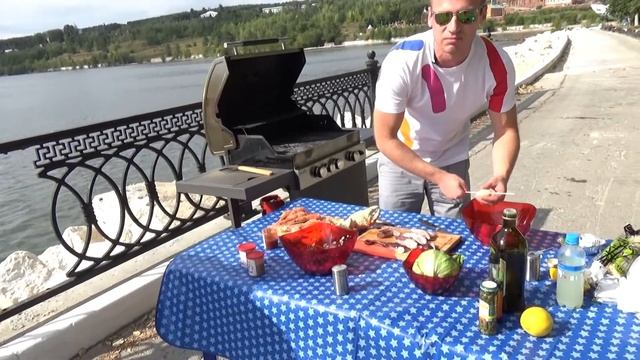 Топ-5 морепродуктов для гриля. Краб, гребешок, осьминог, креветка и лангустин смотреть онлайн
