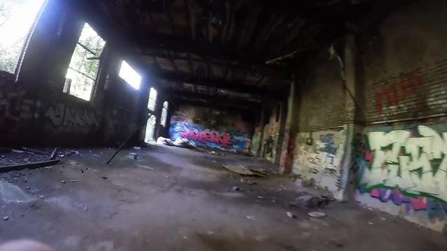 90. Практика. Фотосессия на заброшенной фабрике смотреть онлайн