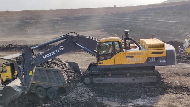 Volvo EC480DL Excavator Loading Volvo Tipper Trucks