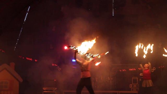 Fire Show In Kharkiv ( Ukrine) ОТКРЫТИЕ НОВОГОДНЕЙ ЁЛКИ И FIRE SHOW В ПАРКЕ ГОРЬКОГО.25 декабря 201 смотреть онлайн