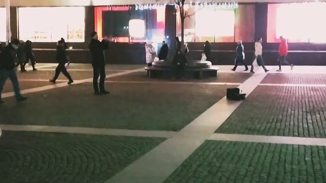 Город Днепр, Европейская площадь в вечернее время наполнена талантами!Музыка😊🌷 смотреть онлайн