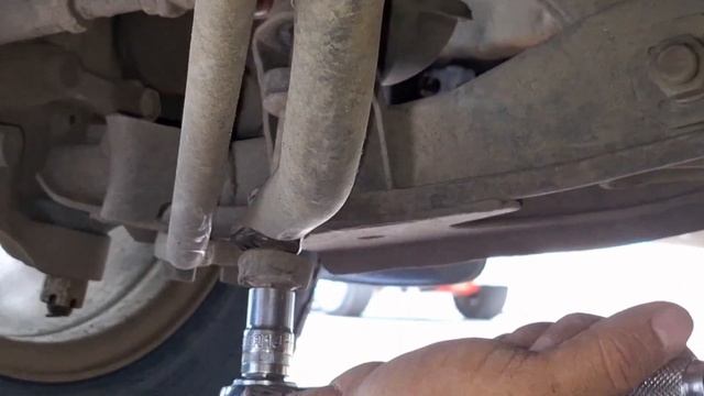 Como cambiar los lápices de la barra estabilizadora de la Mazda BT-50 año 2008, o solo los cauchos смотреть онлайн