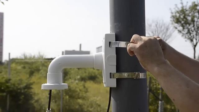 Mounting tip: Pole mounting an AXIS Q60-series PTZ Dome Network Camera using a Pole Bracket смотреть онлайн
