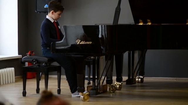 Исполняет Илья Крайнев, 10 лет. Музыкальная школа им.Аренского, Москва смотреть онлайн