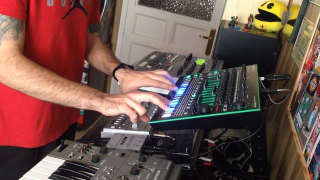 acid!!!! (phuture,josh wink) cyclone tt-303, aira tr-8 (tb303,tr909 sounds) смотреть онлайн