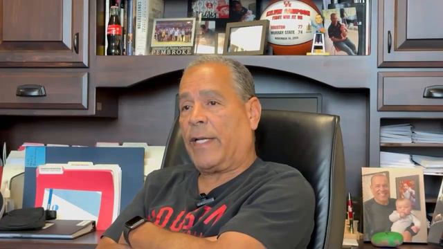 Kelvin Sampson opens up on losing Reggie Chaney смотреть онлайн