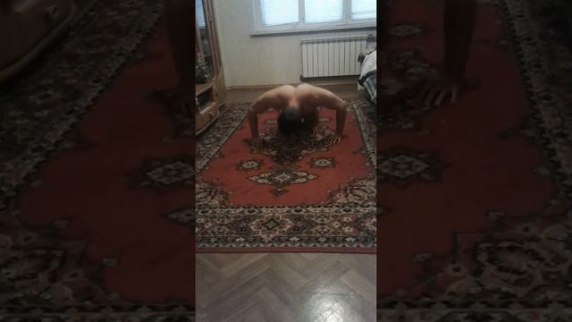 Спортсмен веган делает 100 отжиманий от пола за один подход смотреть онлайн