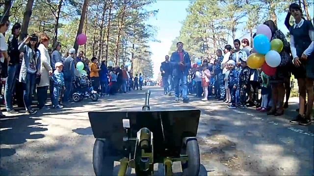 Модели автомобиля ЗиС-5 и орудие ЗиС-3 в параде Победы 9 мая смотреть онлайн