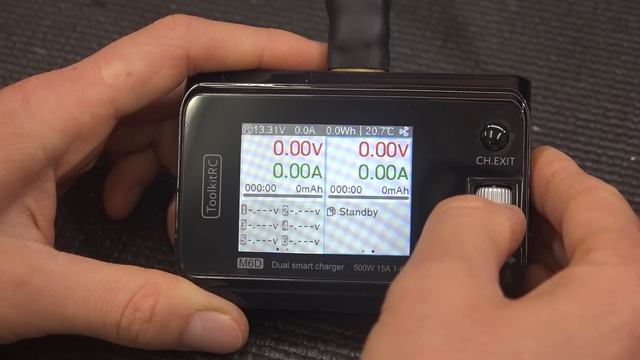 Компактно и мощно ... Зарядка ToolkitRC M6D 500W смотреть онлайн