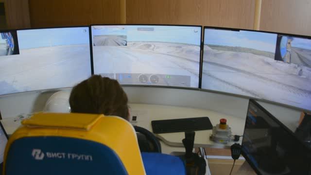 Как ездит беспилотный БелАЗ глазами оператора-контролера. Разгрузка в карьере в автономном режиме