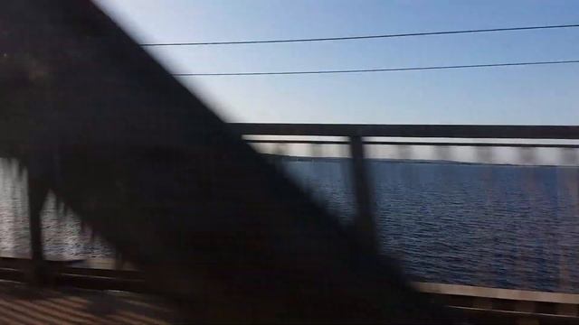 Императорский мост в Ульяновске. Едем по мосту на машине. Вид на Президентский мост смотреть онлайн