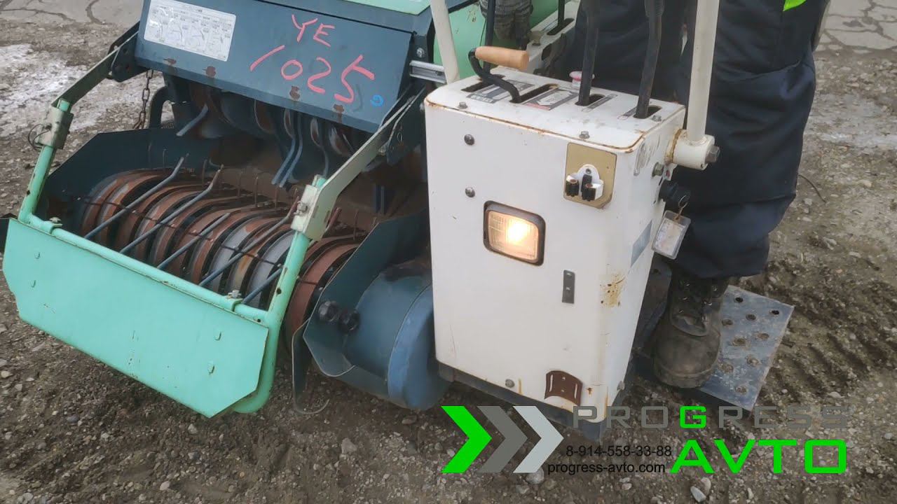 Самоходный японский рулонный пресс-подборщик STAR MRB0850W на гусеничном ходу Progressavto