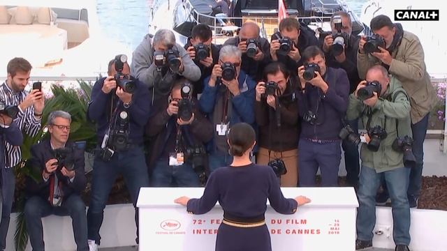 Selena Gomez, Bill Murray et Tilda Swinton prennent la pose смотреть онлайн